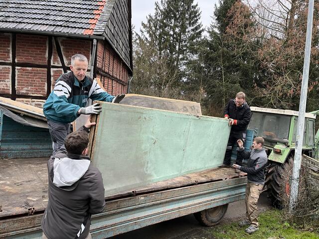 Viele Bühnenbildwände zum verladen