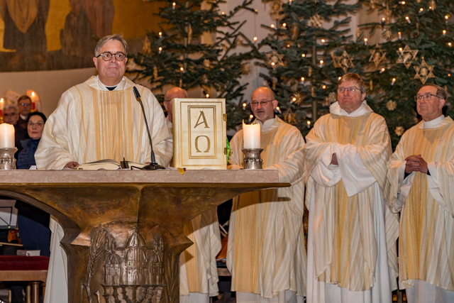 St. Jakob – 50 Jahre pallottinische Pfarrei - Impressionen vom Festgottesdienst - Pater Markus Hau (links) | Foto: FSeventfoto