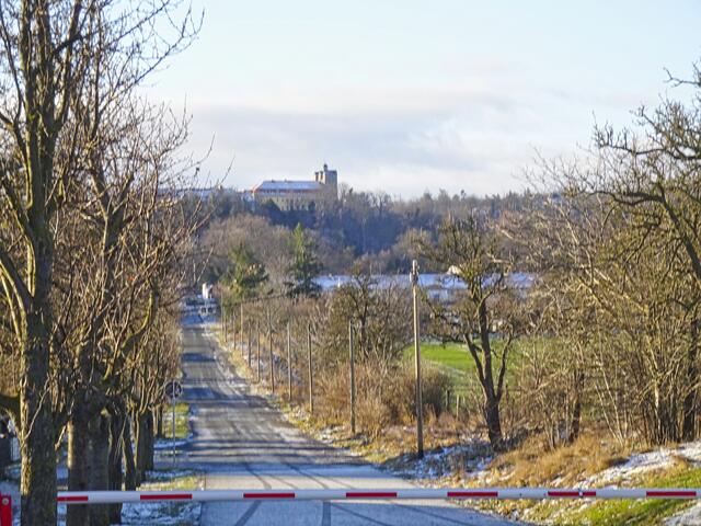 Blick vom Felsenkellerweg zum Schloss Ballenstedt 