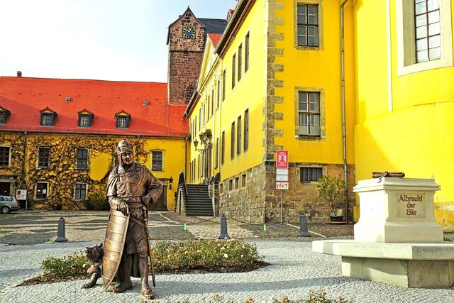 Schloss Ballenstedt mit Albrecht den Bären