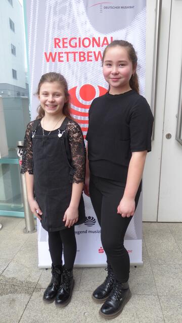 Zweite Preise für Sophia und Emelie auf Klarinette.