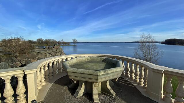 Eine Perspektive vom Dach der Schlossorangerie: Der Schweriner See mit ca. 21 Kilometern Länge und bis zu 6 Kilometern Breite. Foto: Helmut Kuzina