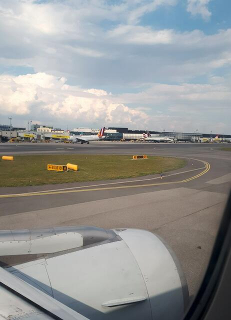 Abflug von Wien - noch ist der Himmel freundlich ...