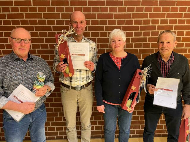 Ehrungen für langjährige Mitgliedschaften (von links): Wolf-E. Nabe, Matthias Blazek, Ute Schworm und Horst Hinrichs | Foto: Joschua Claassen