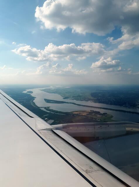 Hinterm Horizont liegt die Cuxhaven und die Nordsee mit dem Wattenmeer ...