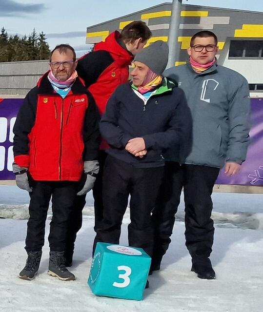 Die Staffel SG-Handicap 1 bei der Siegerehrung  | Foto: Andreas Eder