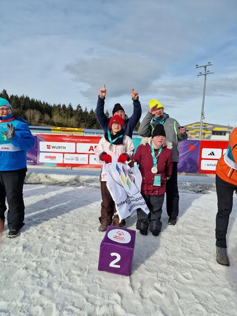 Die Staffel SG-Handicap 2 feiert ihre Silbermedaille | Foto: Andreas Eder