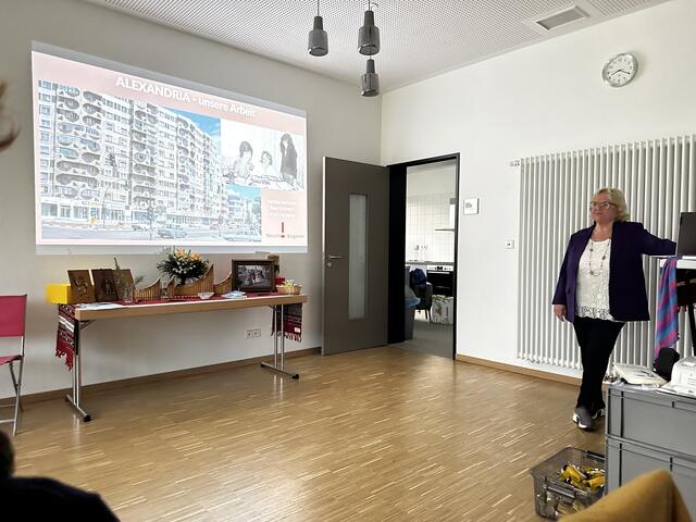 Mathilde Bradt bei einem ihrer Vorträge über ihre ehemalige Heimat in Rumänien | Foto: Foto: Mathilde Bradt