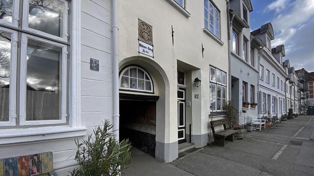 In der Straße „An der Obertrave“ befindet sich eines der für Lübeck typischen der Ganghäuser, und zwar Stüwes Gang No. 46. Foto: Helmut Kuzina