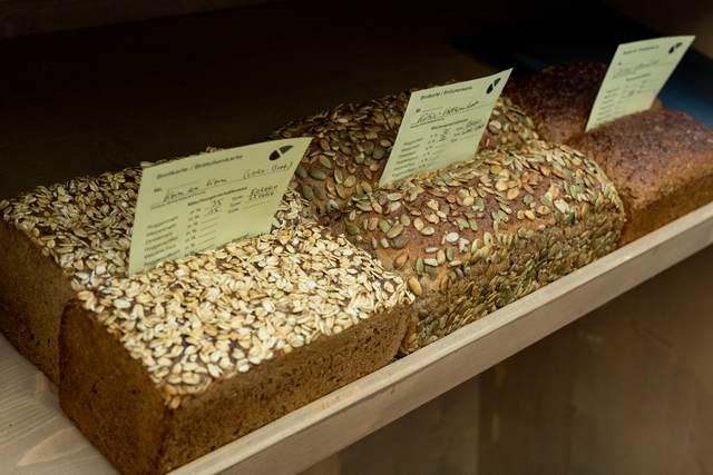 Fünf Bäckereien der Bäcker-Innung Augsburg stellten sich am 5. und 6. Januar in der Augsburger City-Galerie der freiwilligen Brot- und Semmelprüfung durch das Deutsche Brotinstitut e.V. aus Berlin. | Foto: FSeventfoto