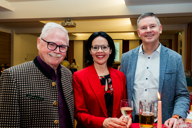 Dankesfeier zum Chrstkindlmarkt "Friedberg karitativ 2023" - Im Bild v.l.:  Eberhard Krug, Claudia und Rainer Genswürger | Foto: FSeventfoto