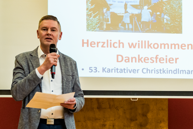 Dankesfeier zum Chrstkindlmarkt "Friedberg karitativ 2023" - Rainer Genswürger referiert über die Spendensumme und die Verteilung der Spendengelder | Foto: FSeventfoto