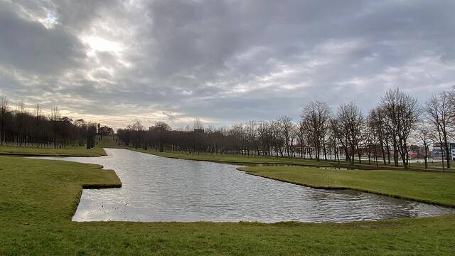 Am Kreuzkanal des Schlossgartens. Foto: Helmut Kuzina