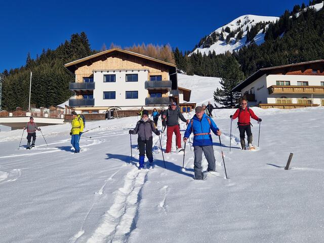 Schneeschuhwandern ist ein besonderes Naturerlebnis in der Bergwelt. | Foto: Peter Metzger