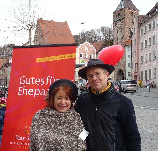 Eines der Ehepaare, die die MarriageWeek durch ein Foto unterstützen. (Verwendung mit freundlicher Genehmigung)  | Foto: Archiv des Landsberger MarriageWeek-Forums