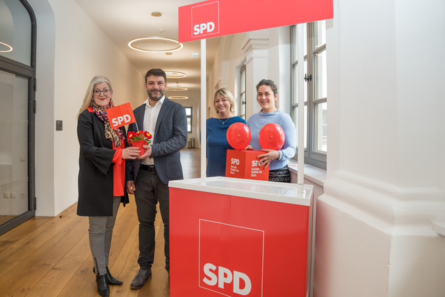 Neujahrsempfang der SPD Friedberg/Bayern - im Bild v.l.: Spd-Ortsvorsitzende Ulrike Sasse-Feile, Enis Sagis, Tamara Greber und Heike Schubert | Foto: FSeventfoto