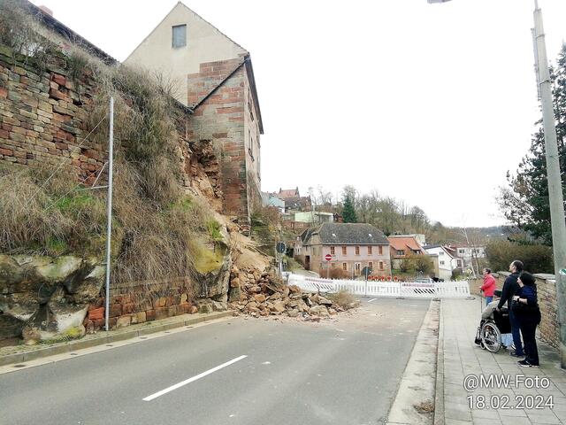 Bergrutsch in Nebra am Samstag ! | Foto: MW-FotoNebra