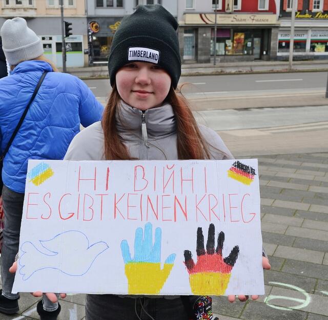 Alexandra aus Solingen beschreibt den Frieden und die Freundschaft zwischen der Ukraine und Deutschland | Foto: Horst Nauen