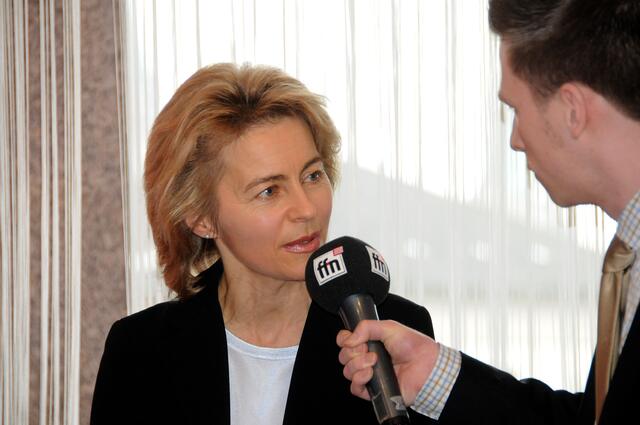 Auch Rundfunksender berichteten vom Tag der offenen Tür und nutzten die Gelegenheit zu Interviews.