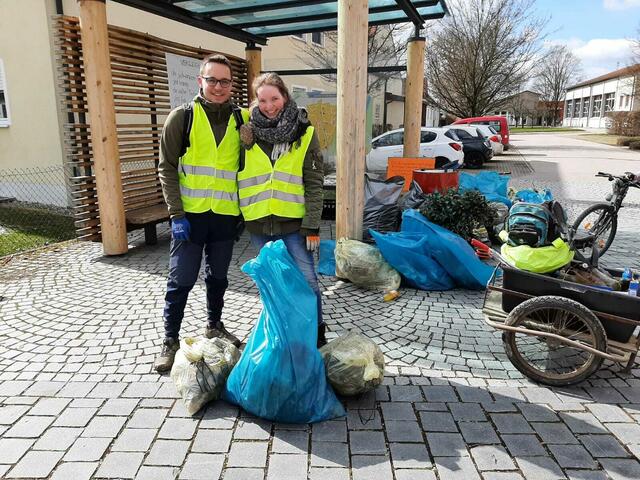 Foto: Seit mehreren Jahren gibt es regelmäßig den "Dreckwegtag" in der Gemeinde. Fleißige Helferinnen und Helfer säubern die Fluren vom Unrat.