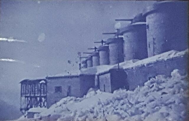 Auf jeden der Türme auf dem Monte Chaberton wurde eine drehbare sieben Meter hohe Kanone montiert.