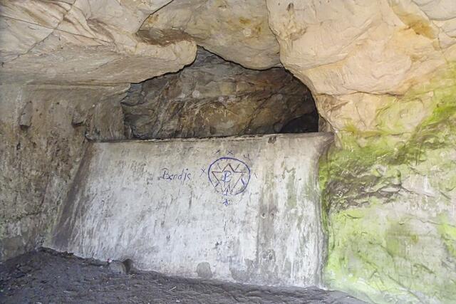 die Wasserhöhle, hier wurde zur teilweisen Versorgung von Langenstein mit Trinkwasser 40 m³ Wasser eingelagert