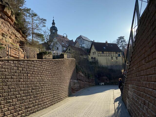 Unbedingt erwähnenswert die 1737 eingeweihte Kirche. Der „Neubau“ war Ersatz der durch einen Brand zerstörte Holzkirche.