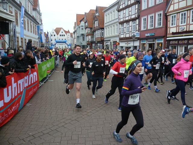 10 Kilometer: Die Athleten auf den ersten Metern.
