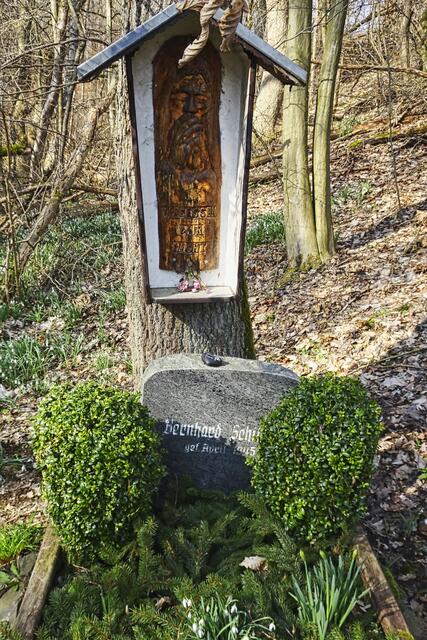 Soldatengrab im Leinetal bei Molmerswende