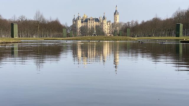 Vom Kreuzkanal bietet sich der Blick auf das Schloss. Foto: Helmut Kuzina