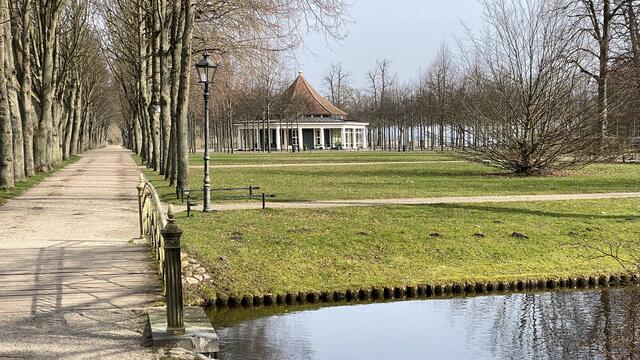 Der Rundweg führt am Schlossgartenpavillon, einem Gartenlokal, vorbei. Foto: Helmut Kuzina