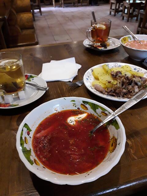 Borschtsch, die sehr schmackhafte russische Gemüsesuppe