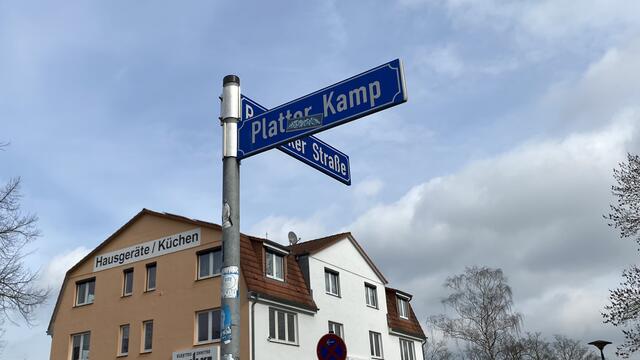 Von der Altwismarstraße im Stadtzentrum führt der Weg zur Rostocker Straße, von der die Straße Platter Kamp abbiegt. Foto: Helmut Kuzina