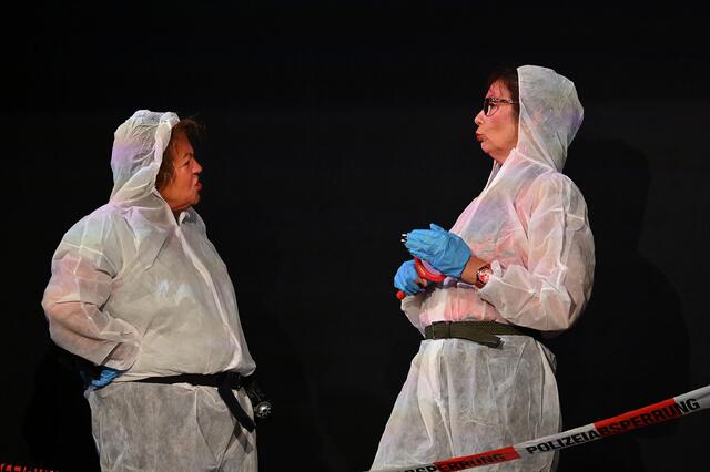 Die Spusi bei der Arbeit (Andrea Schäfer und Marion Schöbel).