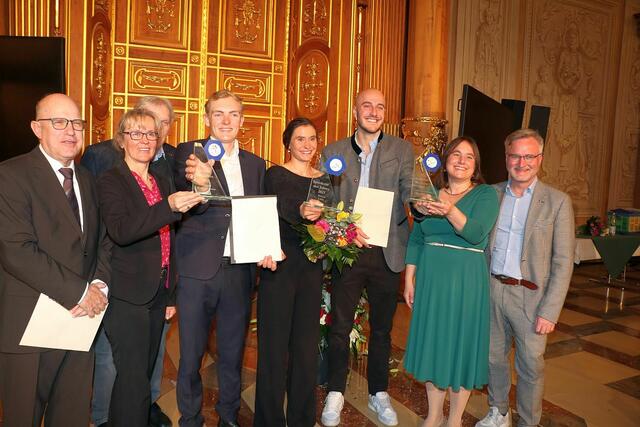 von links Georg Zimmermann-Elena Lilik-Constantin Frantzen beimFotoshooting | Foto: Marianne Stenglein