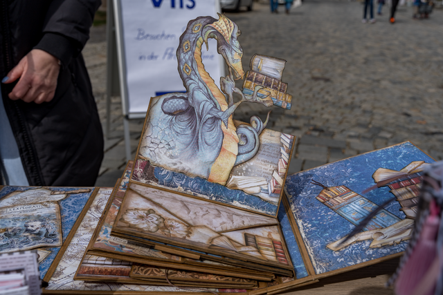 Judika-Markt 2024 startet den Friedberger Frühling - Scrapbooking-Künstlerin Marisol Dieguez Morgado bietet Kurse für das Hobby bei der vhs Aichach-Friedberg an | Foto: FSeventfoto