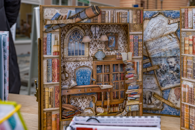 Judika-Markt 2024 startet den Friedberger Frühling - Scrapbooking-Künstlerin Marisol Dieguez Morgado bietet Kurse für das Hobby bei der vhs Aichach-Friedberg an | Foto: FSeventfoto
