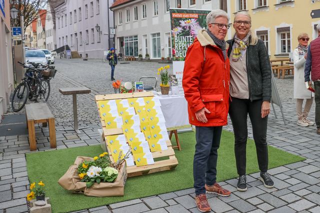 Judika-Markt 2024 startet den Friedberger Frühling - Aktiv-Ring-Chefin Renate Mayer und Gerd Horseling | Foto: FSeventfoto