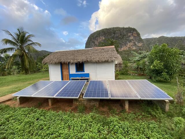 Eine Photovoltaikanlage im Viñales-Tal. | Foto: Alexander Hauk / alexander-hauk.de