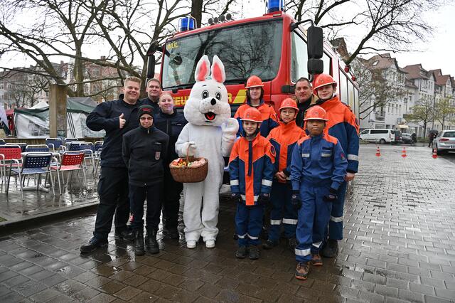 Nachdem Hagelschauer: Offenbar hatte der Osterhase Unterschlupf bei der Frewilligen Feuerwehr gefunden.