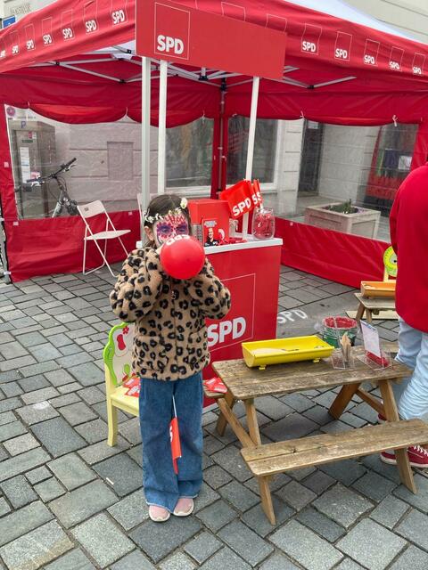 Zielgruppe der Aktion? Die Kinder, die am Marktsonntag zu Besuch waren. | Foto: SPD Friedberg