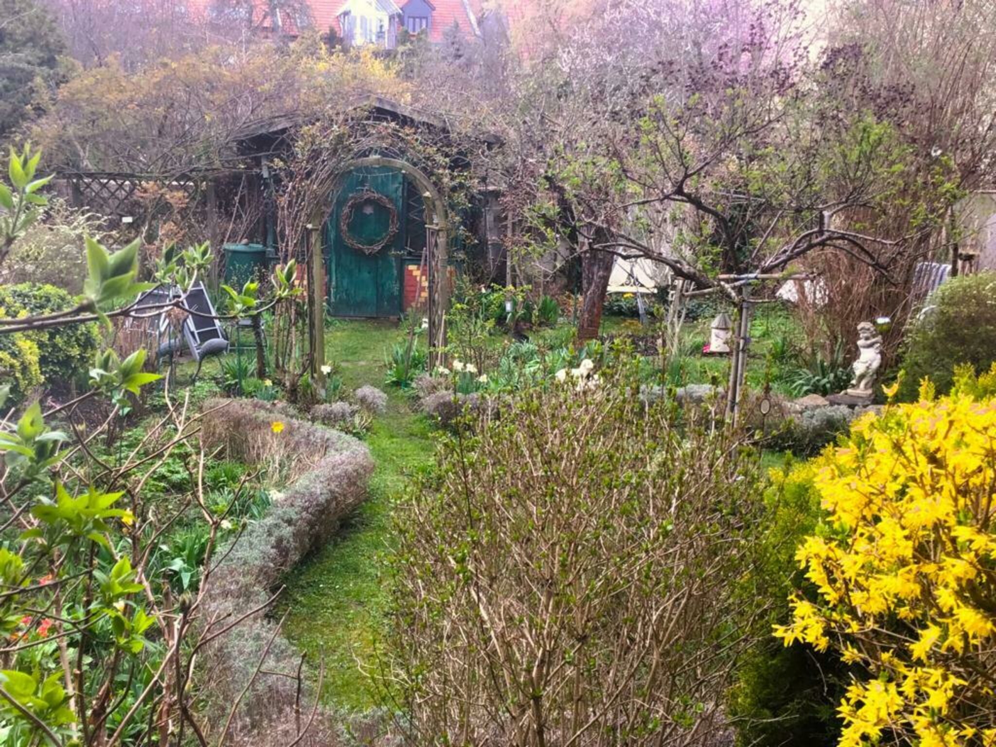 Sonntagsbilder Es grünt so grün, der Garten zeigt sich frühlingshaft