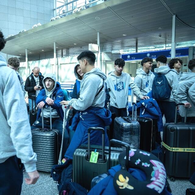 Warten aufs Boarding. Eindrücke vom Frankfurter Flughafen. | Foto: VfL Bochum Talentwerk (facebook)