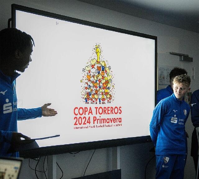 Copa Toreros 2024 Primavera. Beim Briefing im Talentwerk wird über das bevorstehende internationale Turnier gesprochen. | Foto: VfL Bochum Talentwerk (facebook)