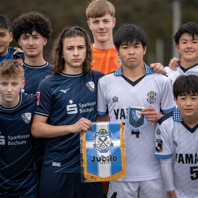 Klarer Sieger des Wimpeltauschs: VfL! | Foto: VfL Bochum Talentwerk (facebook)