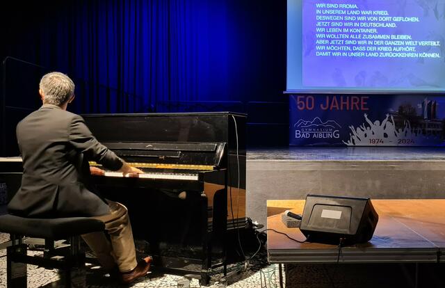 Adrian Gaspar am Klavier