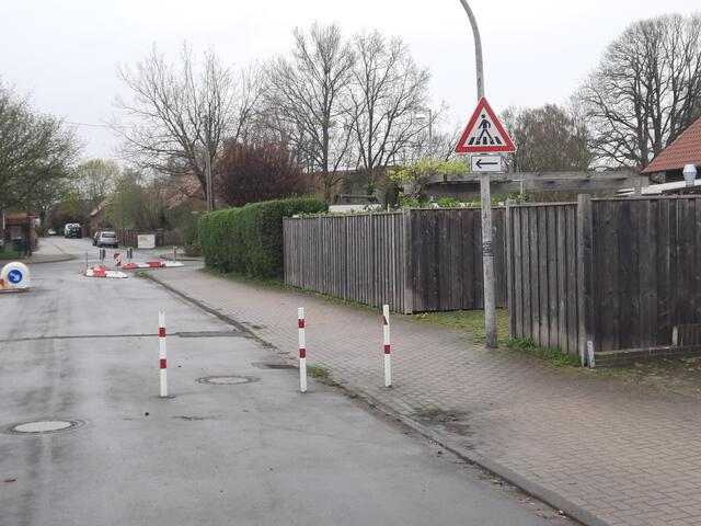 Sperre, bis auf den Fußweg gezogen, weil ...