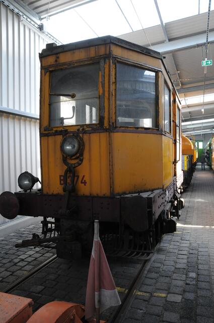 Historische Straßenbahnwagen in Döhren.