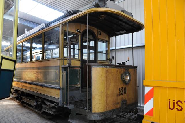 Historische Straßenbahnwagen in Döhren.
