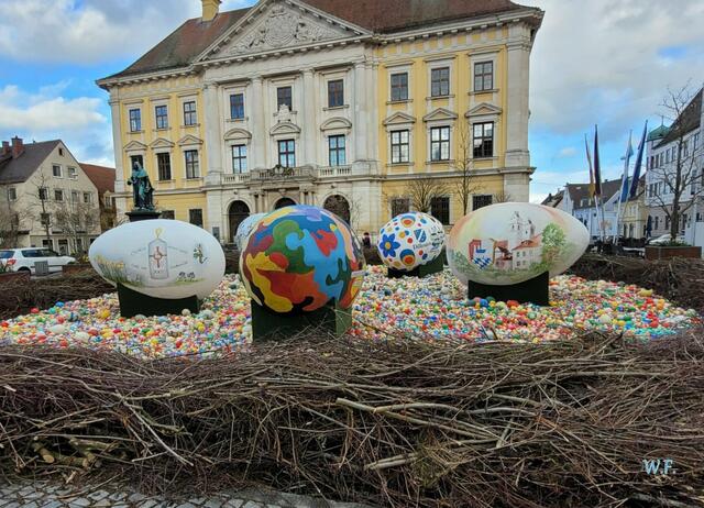 Im Hintergrund das Rathaus. | Foto: W.F.